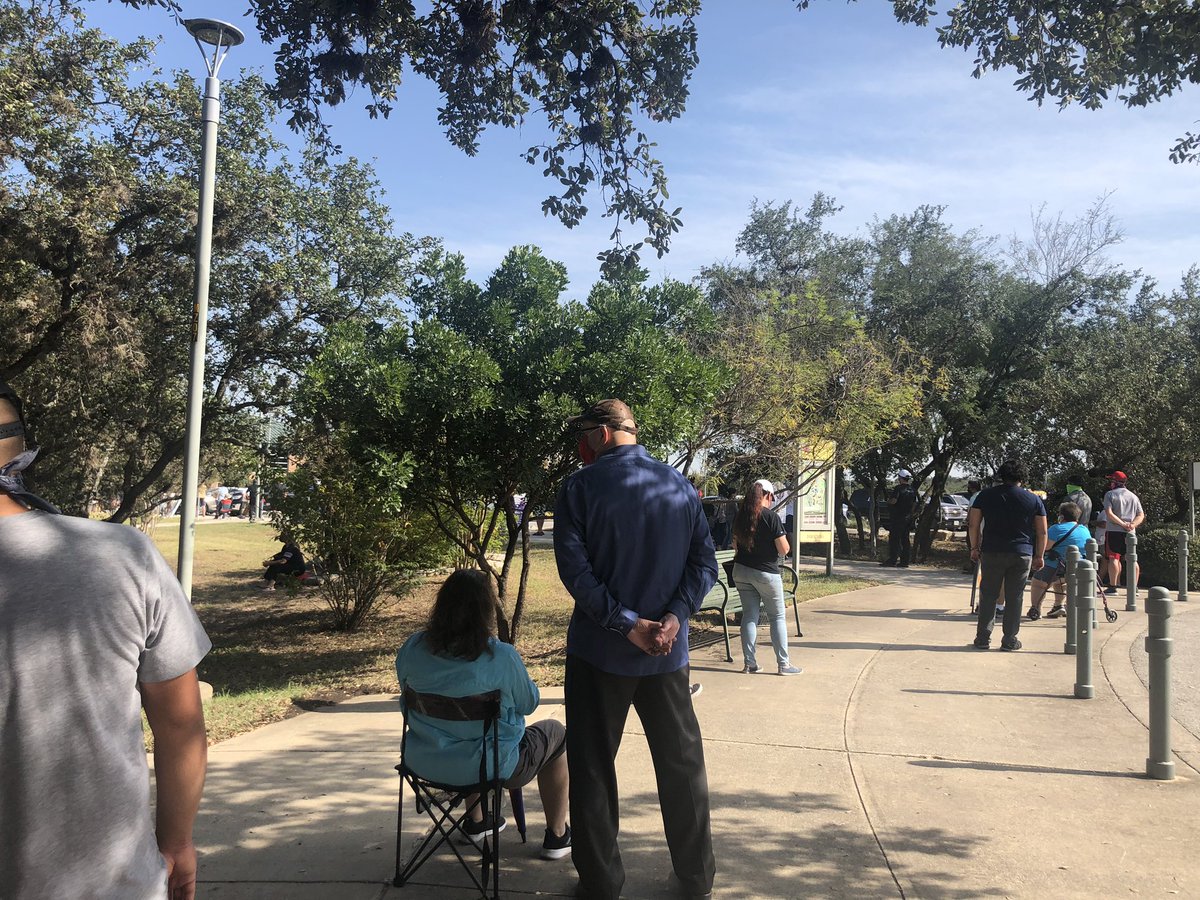 #votesa #vote #earlyvotingtexas #votesanantonio line at NW Vista College San Antonio 3.30pm.  Slow moving line!