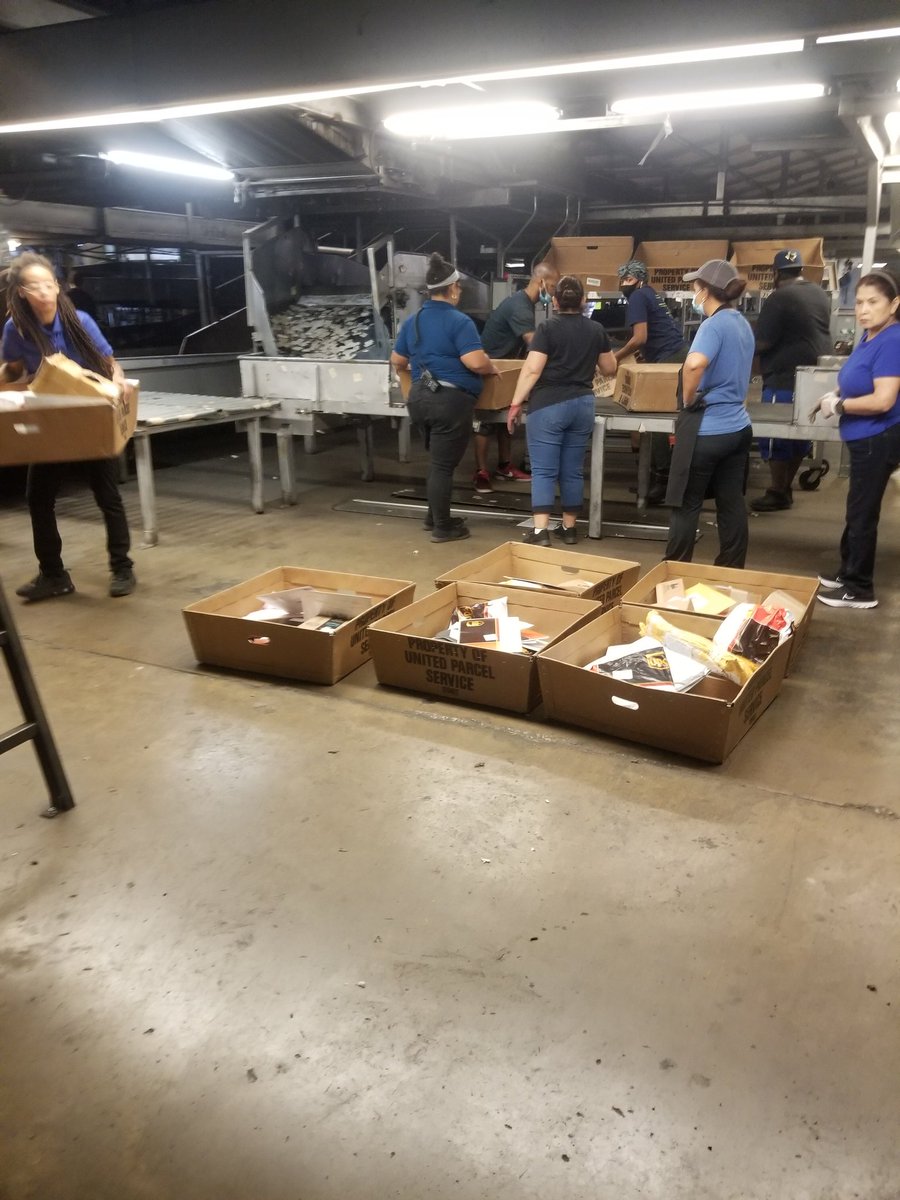 JereSilvester's tweet photo. Its challenging 2 find solutions on how 2live up 2 high standards, which is delivering every pkg on tym. This prime week, #dallaspreload is about 2 turn up. We hustling 2 get the job done. We're going 2 demand more 4m our employees #Dallasstrong #TogetherWEAREUPS #Redriverupser https://t.co/cFeh6GochN