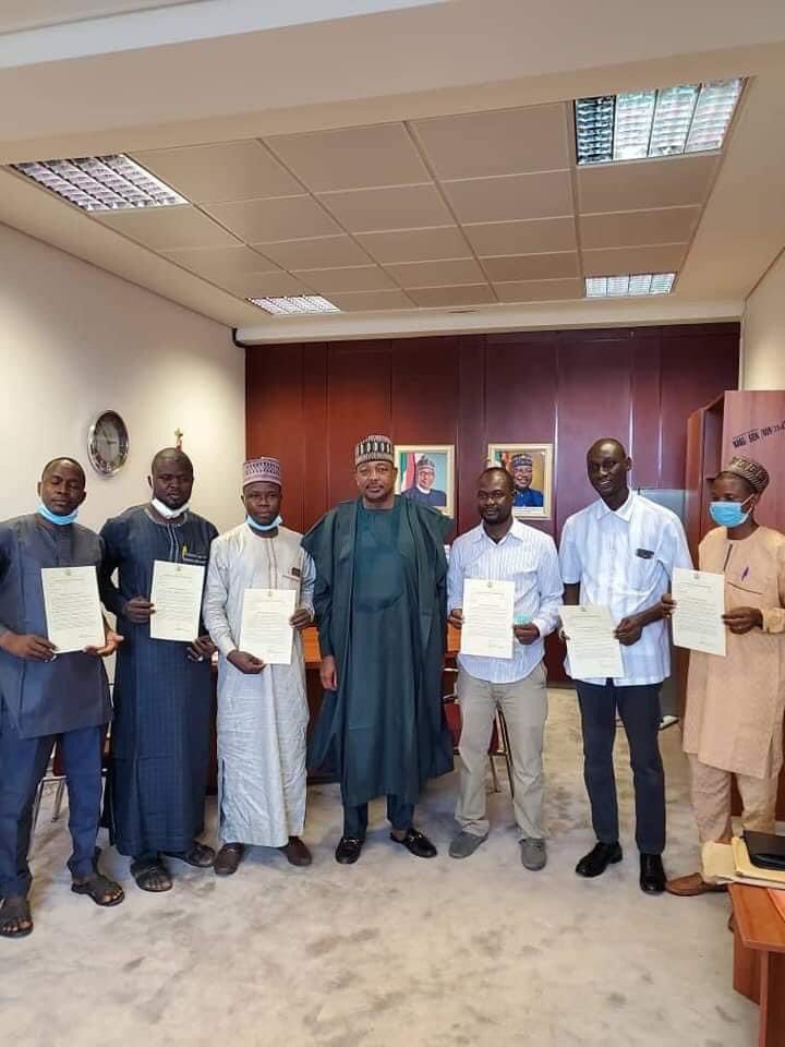 Ibrahimalibe's tweet photo. On behalf of the Northern Borno youths movement. I wish to express our sincere appreciation to Distinguished @SenAbuKyari  for securing employment at the FCDA Abuja for over 20 graduates of Northern Borno extraction. Keep it up Distinguished. 🙏🙏🙏
@NGRSenate 
@KashimSM https://t.co/ijJNF9uQcJ