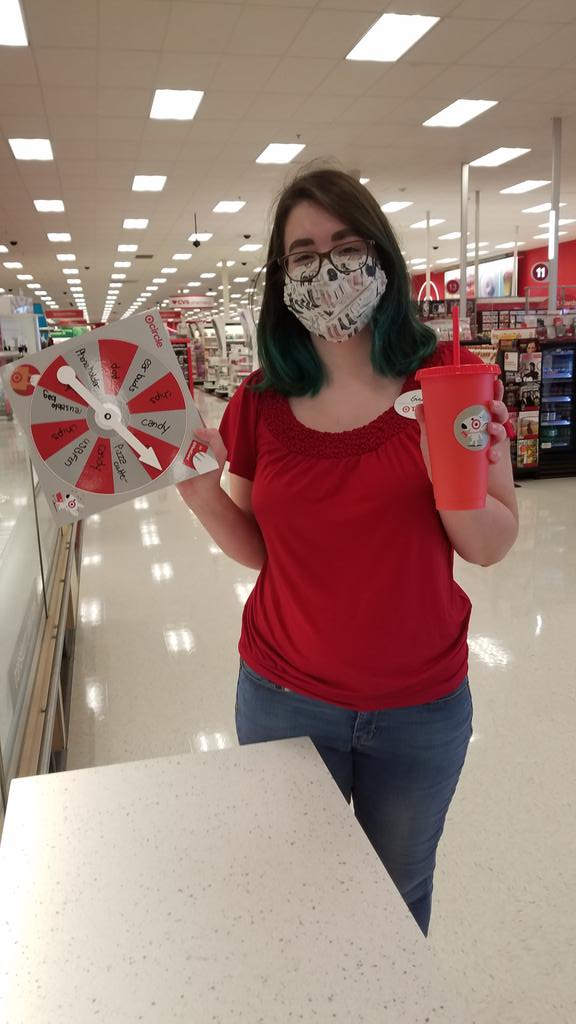 T2010's first loyalty spin! Gina's out there promoting the RedCard and taking care of our guest's. @TiffMisk @Lyssmarie_09 <a href="/fav_barista/">Kay 🌶</a> <a href="/Target/">Target</a>