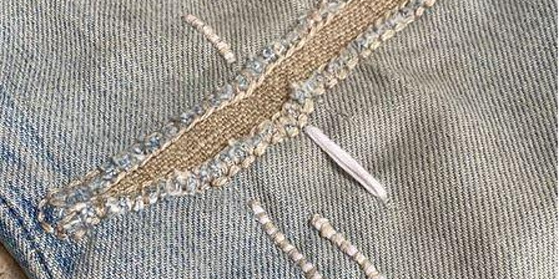 Originated in ancient Japan, Sashiko is a mending technique that employs beautiful geometric stitching patterns to repair clothing🧵👖

Learn more on #TextilesTuesday of #WasteReductionWeek at <a href="/LiveGreenTO/">Live Green Toronto</a>'s virtual #Sashiko workshop! wrwcanada.com/en/get-involve…