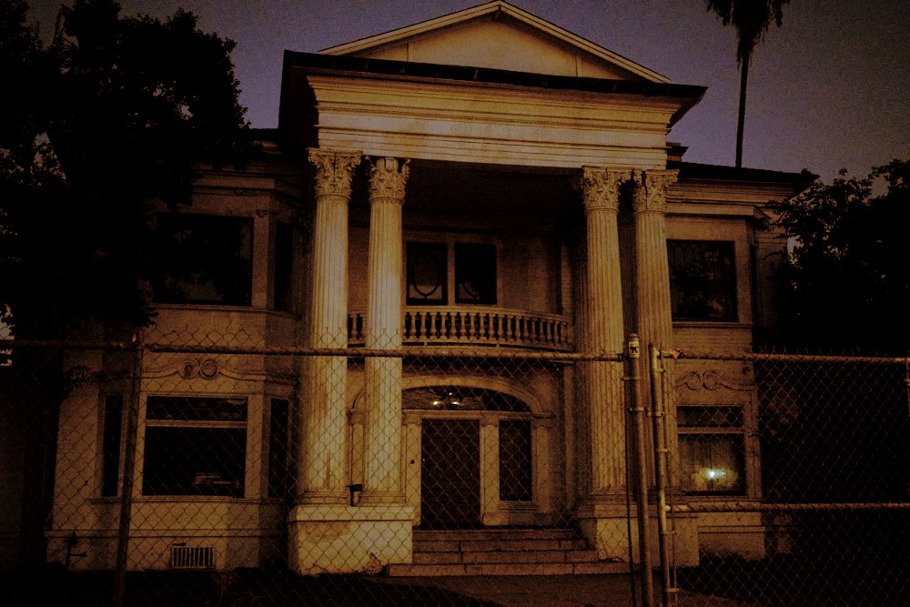  #TheConvent, a cheesily enjoyable horror movie, finds sorority sisters and frat guys menaced by demonic nuns. The Alpha Delta Die house is really L.A.’s Beckett Mansion, located across the street from where Wes Craven shot  #ThePeopleUnderTheStairs  https://bit.ly/3nLHnQl 