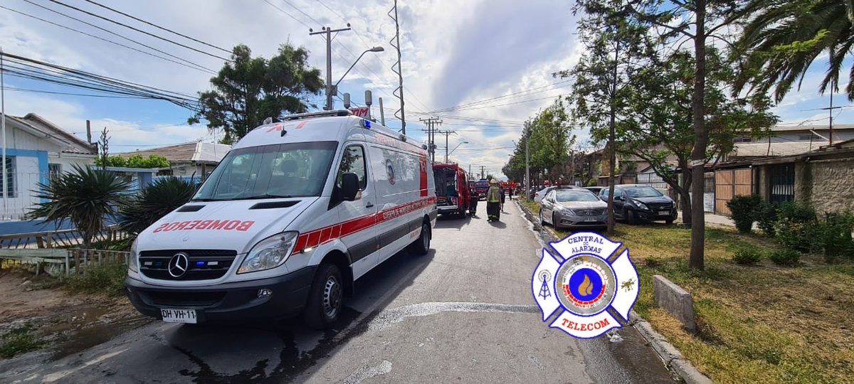 Estamos trabajamos con Carro X1, estableciendo Puesto de Comando y visualización con Drones en Cuarto Batallón de incendio en intersecciones de Sierra esquina 9 de Enero #Loespejo
<a href="/Bomberos_MetSur/">Bomberos Metropolitano Sur</a>
------------------------------------------------