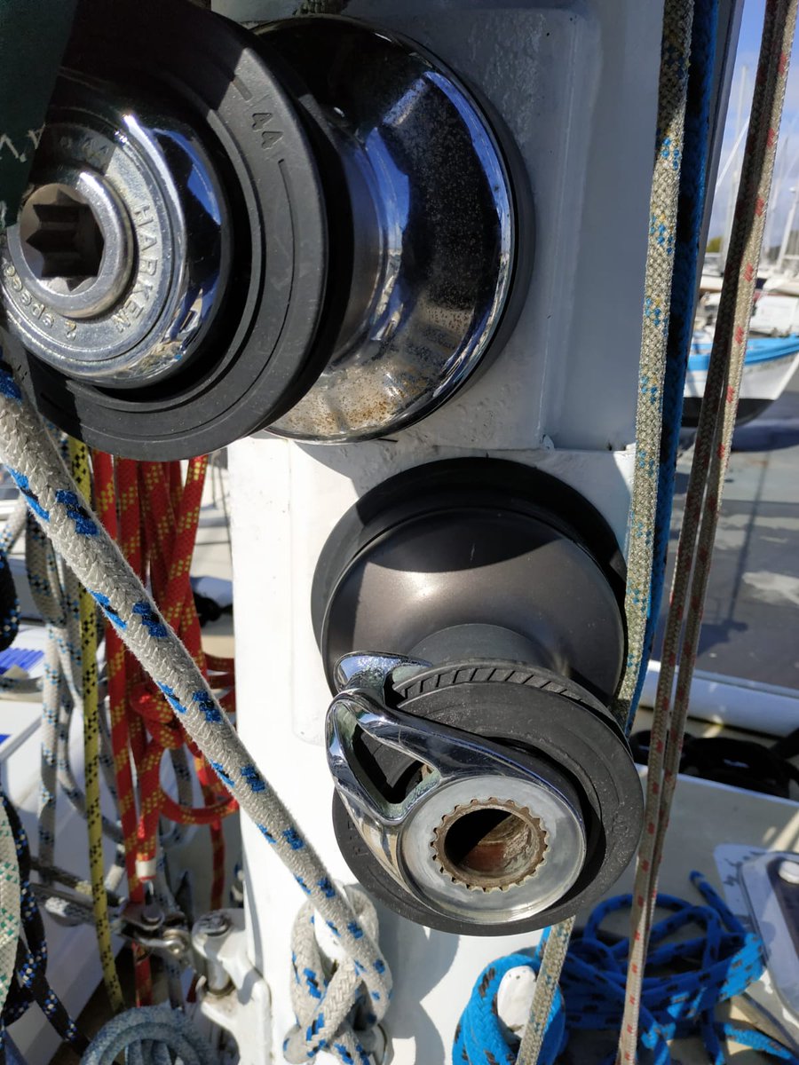 CMN_voile's tweet image. En ce moment, c'est #carenage #entretien pour les voiliers du club au port #Crouesty
C'est le moment de continuer à apprendre !
Merci à nos bénévoles impliqués !