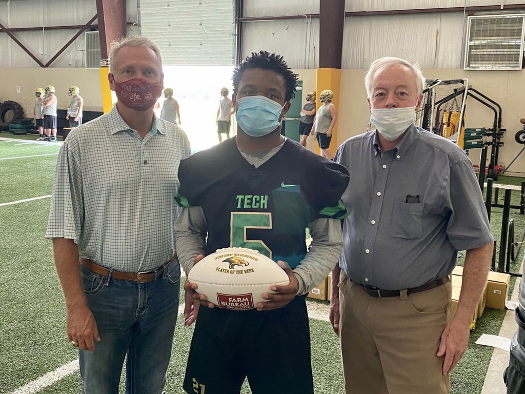 ccgray82's tweet photo. @GctQtrback Greene Co Farm Bureau would like to congratulate the GCT Eagle, David Williams, on being selected as the Farm Bureau Player of “this” Week! Congratulations David on your Farm Bureau Player of the Week 🏈! Go 🦅’s! https://t.co/Xuz9R9xVPV