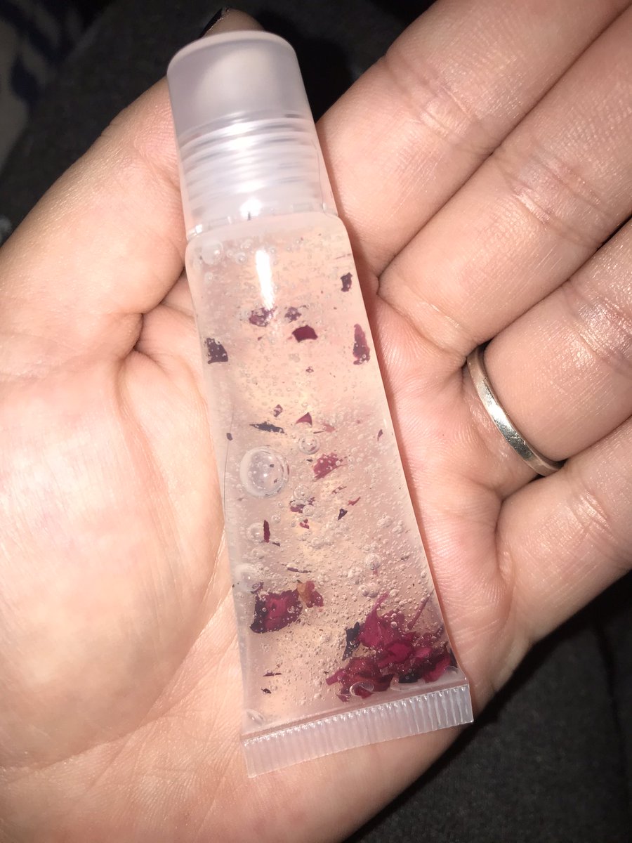 BasicsSummer's tweet image. My newest gloss! A blossom gloss with some peppermint and rose petals. 💕