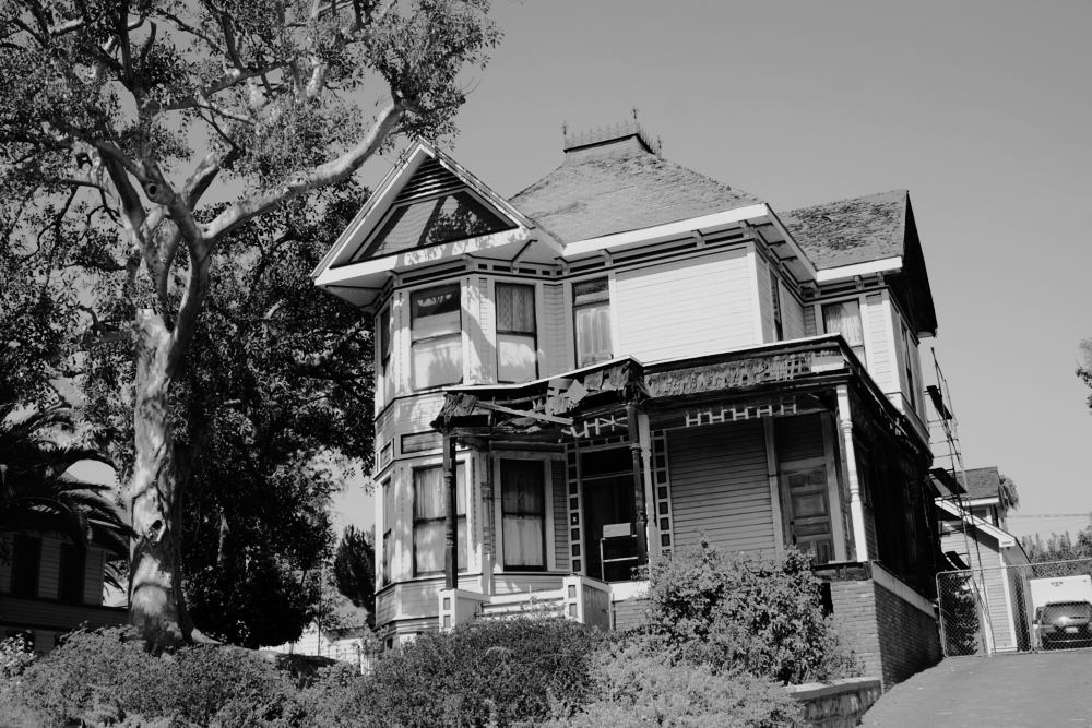 At the climax of the iconic “Thriller” video, Michael Jackson and his dancing army of undead, flesh-hungry ghouls overrun this abandoned Angelino Heights house. The neighborhood is home to dozens of well-preserved Victorian homes often used for filming  https://bit.ly/3nLHnQl 