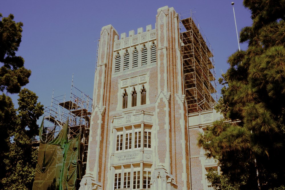 John Marshall High School in Los Feliz is where Nancy Thompson and her soon-to-be-murdered friends studied before falling victim to Freddy Krueger. The location also appears in  #Grease,  #PrettyInPink, &  #iCarly  https://bit.ly/3nLHnQl 