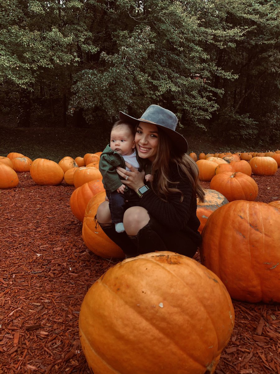 haleymoon39's tweet photo. Happy fall from The Schaffer’s 2020🍁🎃 https://t.co/w96y3YTsCz