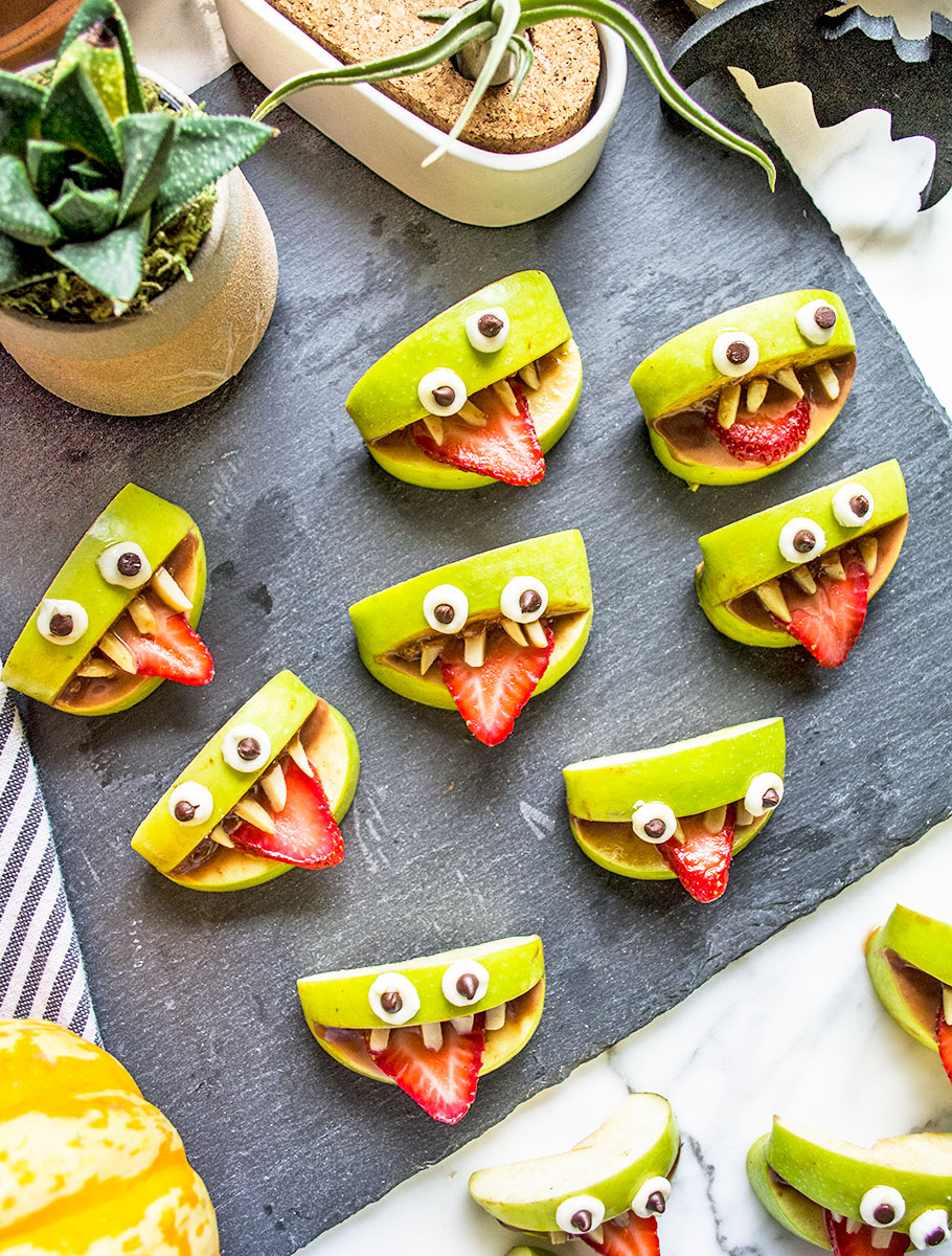 lemonsnbasil's tweet photo. These Silly Caramel Apple Faces are not only incredibly delicious but they’ll have your little ones squealing with delight! Perfect for a fun Halloween treat! #halloween #applefaces https://t.co/o4sCkEdZii https://t.co/6NzzHhTMOt
