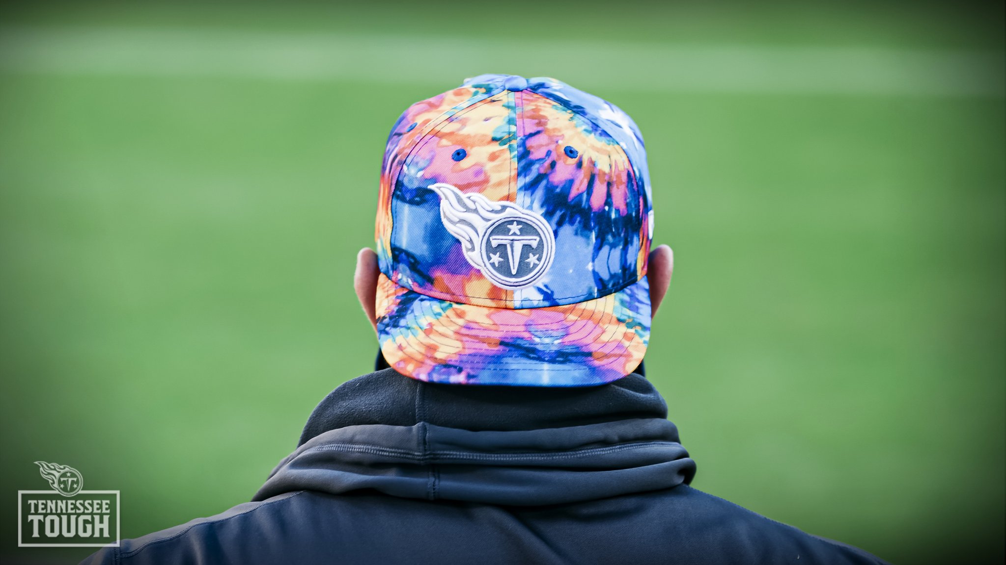 titans crucial catch hoodie