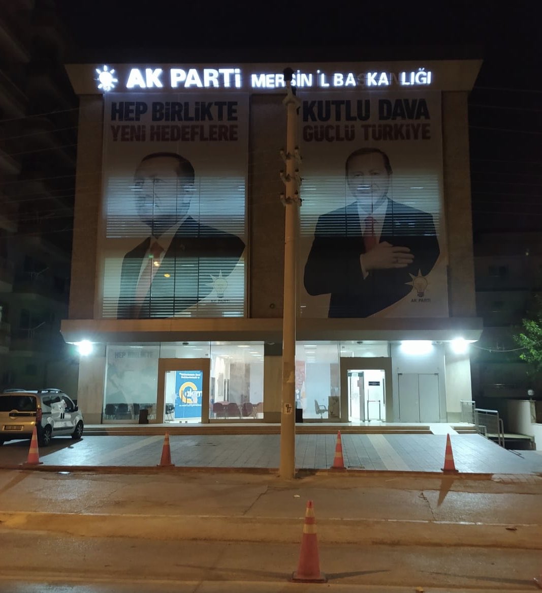 AK GENÇLİK MERSİN’DE IŞIKLAR HİÇ SÖNMEDİ ! 

Hainler bilsinki ❝ Halkın gücünün üstünde bir güç tanımadım ben bugüne kadar. ❞ diyen Liderin Mersin’deki AK Gençleri olarak 19 Yıldır Meşalemizin tüm engelemelere rağmen sönmesine izin vermedik vermeyeceğiz ! 

#IşıklarımızYanıyor