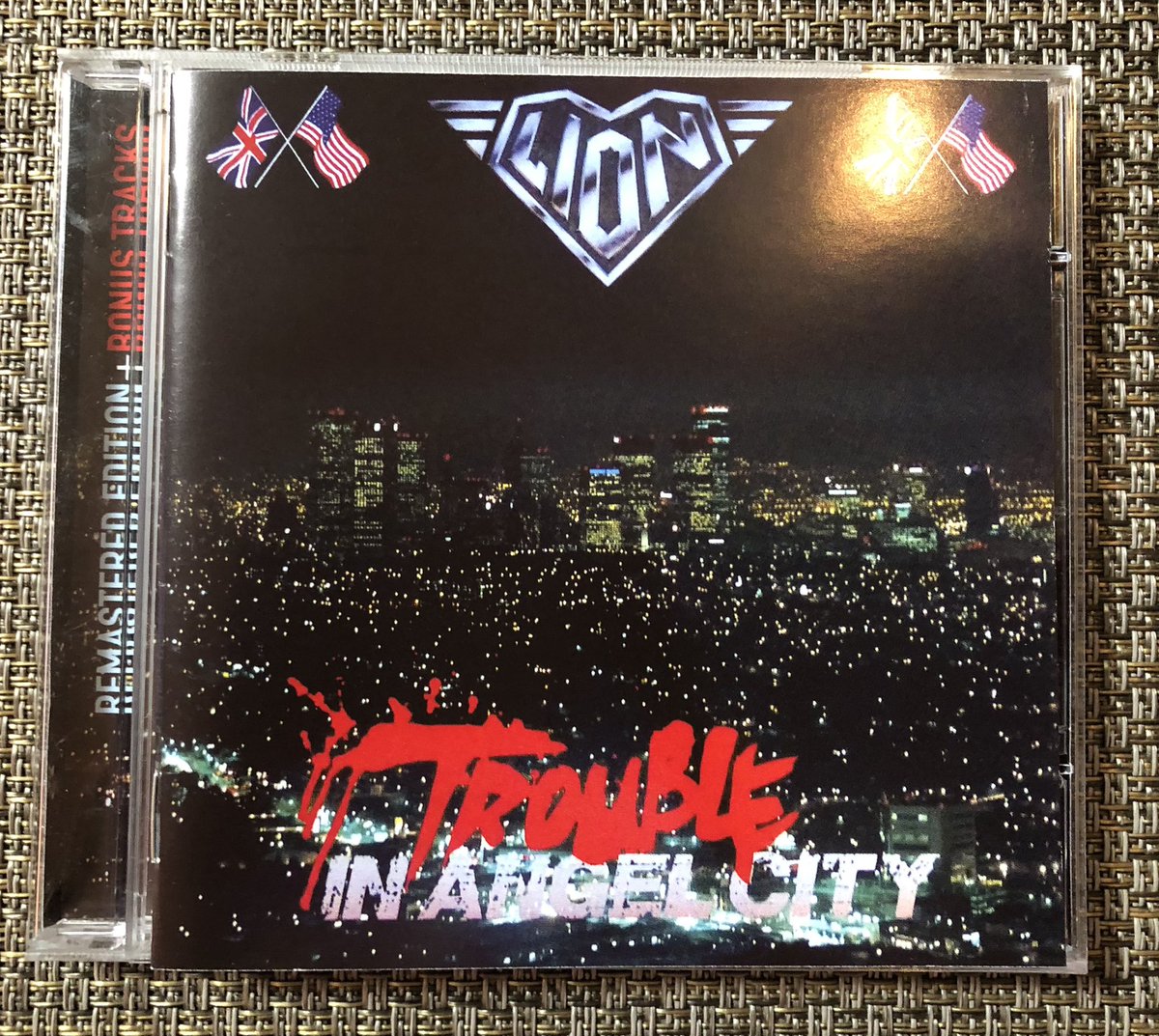 ko_imd's tweet photo. おはようございます！

アレンジを練り直し再録して、より熱量が伝わってきます。
ミニLPの切ない感じも好きですが、圧倒的に素晴らしいです♬

STRANGER IN THE CITY / LION

https://t.co/btylS2GaHv

#KalSwan #DougAldrich #JerryBest #MarcEdwards https://t.co/A2MyKfnwxy