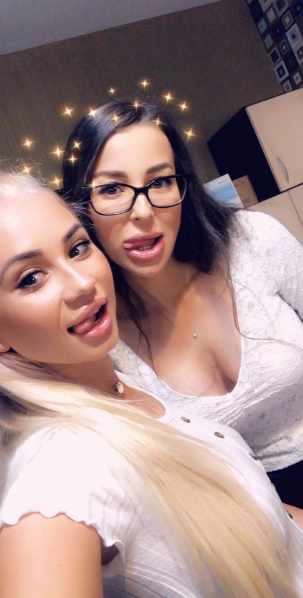 StreamateModels's tweet photo. Shining bright with #KinkyOffice! @annemarry96 #Streamate #StreamateModels #babes https://t.co/vKvi1DO8RC https://t.co/Rrf5AFhkt7