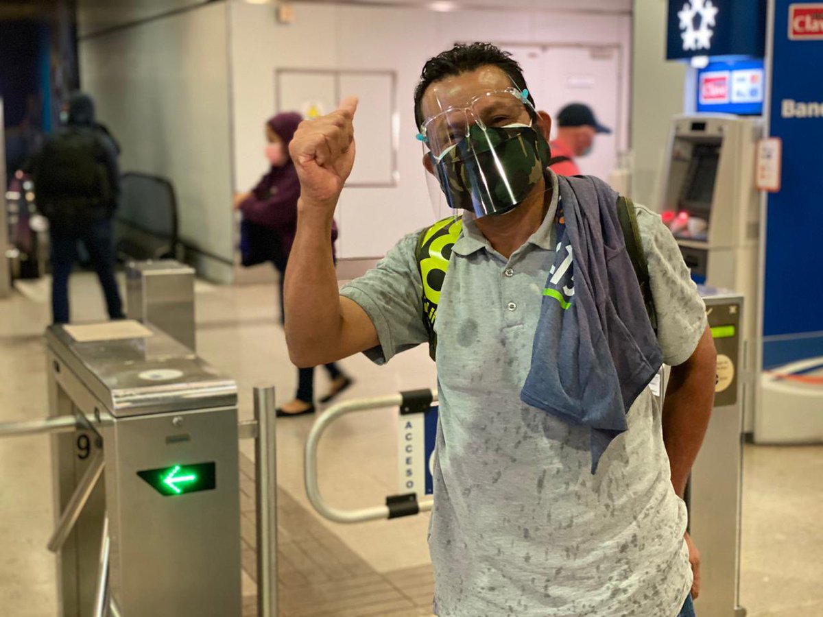 De ti depende que tus viajes sean seguros. Cumple con las medidas para prevenir el #COVIDー19
El uso de mascarilla😷 es obligatorio. Para reforzar tu protección💪🏻utiliza pantallas faciales durante tu viaje en el🚊
#CuidándoteNosCuidamosTodos
Sigue la #GuíadelAutocuidado🇵🇦 https://t.co/S9lsvlBoLc