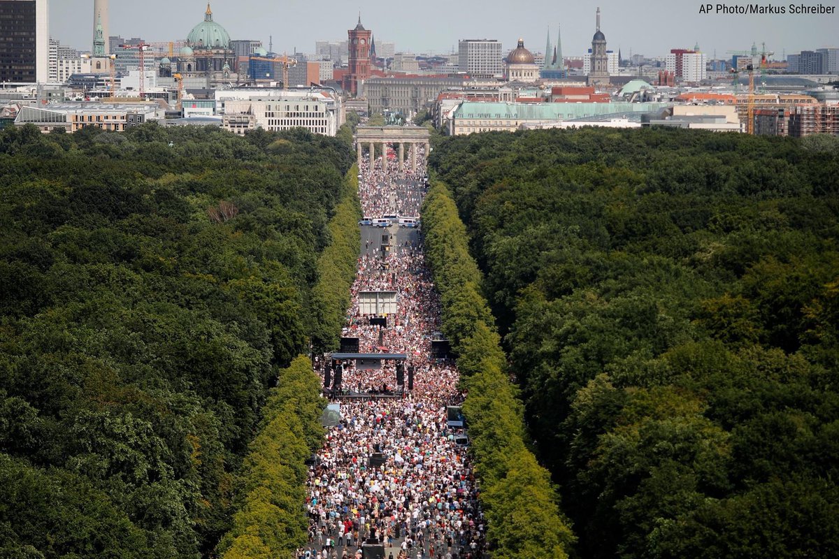 ChelseaHallice's tweet photo. Why are people acting like it’s an American thing? Country’s all over are protesting lockdowns/ masks. Berlin just had a protest with 18,000 people. You don’t see that here. https://t.co/Z9GdU59taI