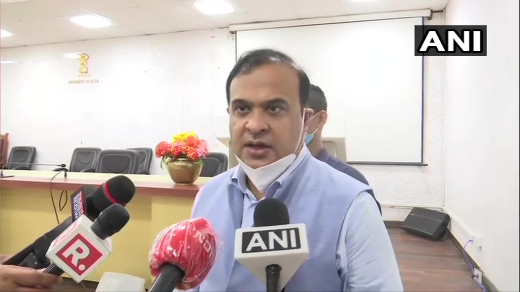 ANI's tweet photo. Many Muslim boys create Facebook accounts with Hindu names &amp; post pictures of themselves at temples. Once a girl gets married to one such boy, she discovers that he is not from the same religion. This is a not a bona fide marriage but a breach of trust: HB Sarma, Assam Minister https://t.co/eb1azLohC2