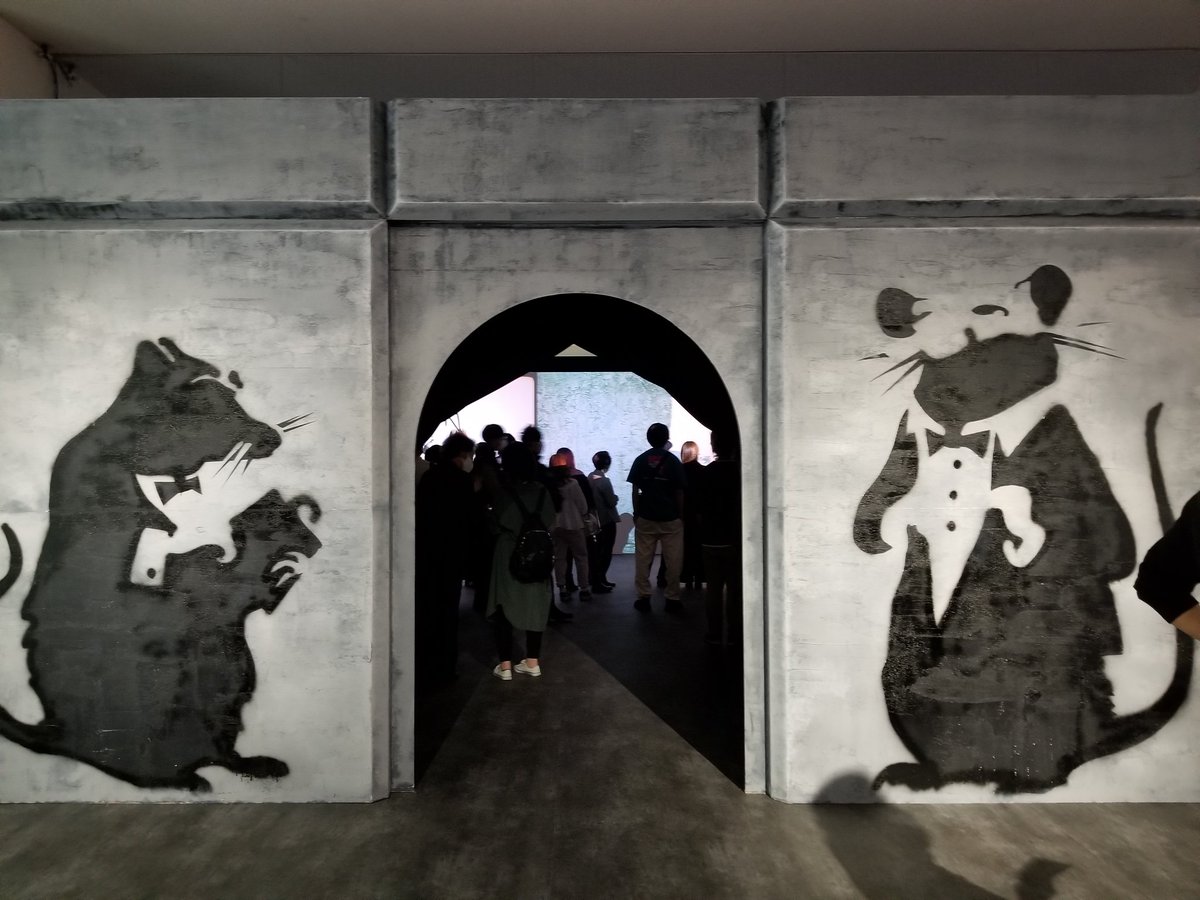 Kiyomi 念願だった バンクシー展 に行ってきた あっちゃんの 中田敦彦のyoutube大学 の知識だけだったけど 1枚の絵に込められたメッセージが強くてすごく刺激的だった 半分以上は初見だったけど ほとんど全部の作品に音声ガイドがあるのでめっちゃ堪能