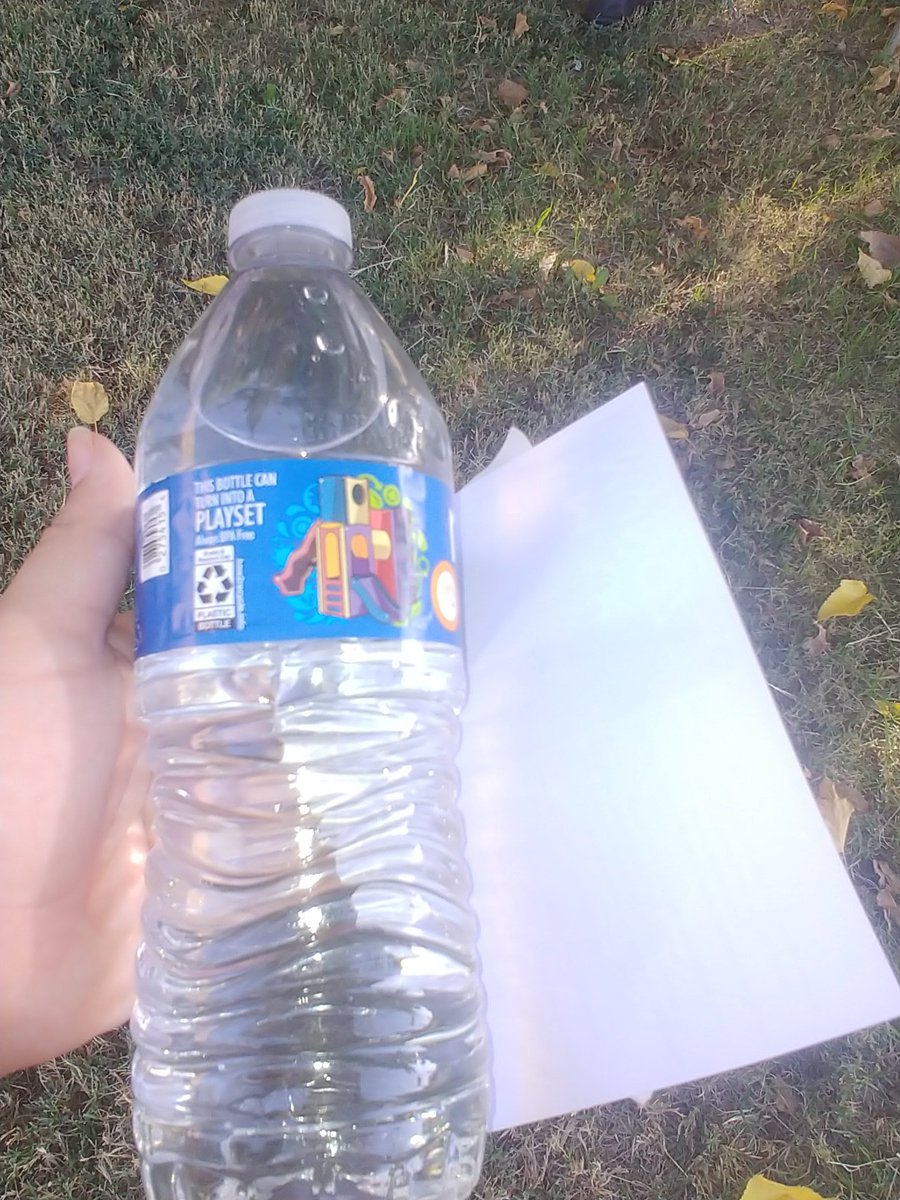 VicRivas_18's tweet photo. Campaign workers are distributing water bottles to those who are waiting in line to vote.
#EPTXVotes #EarlyVoting #Borderzine https://t.co/Lf4AjU9tqz