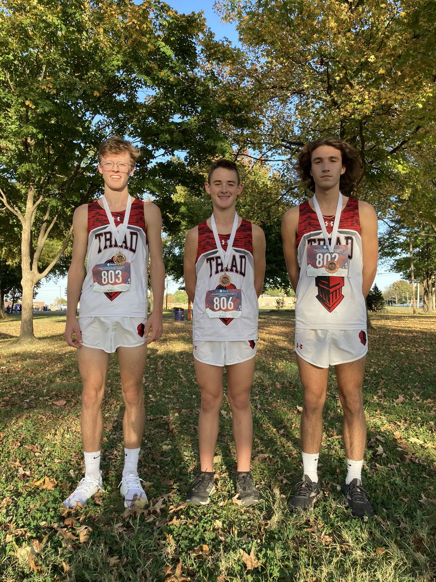 AndyBrendel1's tweet photo. At tonight’s MVC Championship, our boys finished 2nd and girls 3rd. Earning all MVC honors were Syd Hartoin 2nd and Chloe Gough 10th! For the boys, Drake Bleier 5th, Ethan Dudley 9th and Drew Pace 15th! #TriadProud https://t.co/BiBieOeWgq