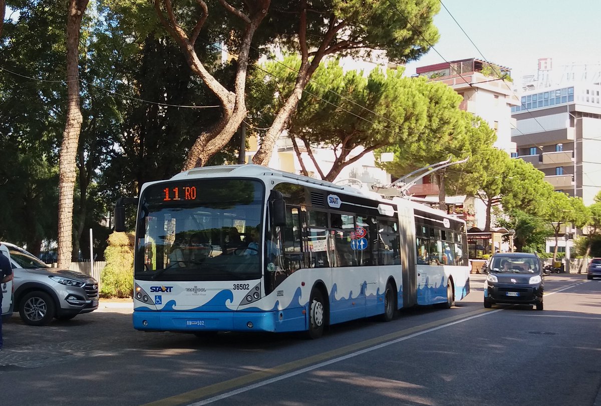 3/ The city already has a 12.2 km mixed traffic trolleybus line, opened in 1939 and connecting Rimini railway station to Riccione, along a boulevard lined with hotels and resorts, very close to the beach. But commercial speed is low and inner areas are poorly served.