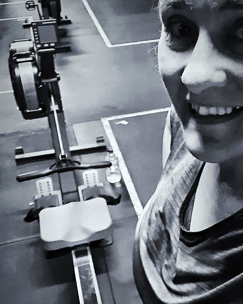 mcreedon's tweet photo. Finish smiling I'd imagine it was the only time smiled during tonights Endure...keep moving was my mantra and I also need to use the rower more!  #keepmoving #realgymselfie #fitspo #endurance #endurancetraining #keepmoving #thickthighs #quads #useyourlegs #myfitnessjourney https://t.co/GPBz1nWk82