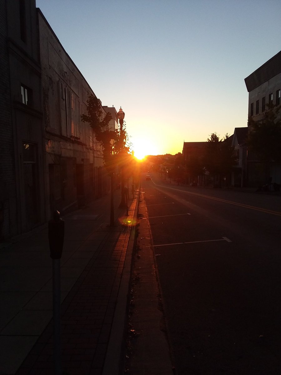katetheskate91's tweet image. Chestnut Street at sunset. #WashPa