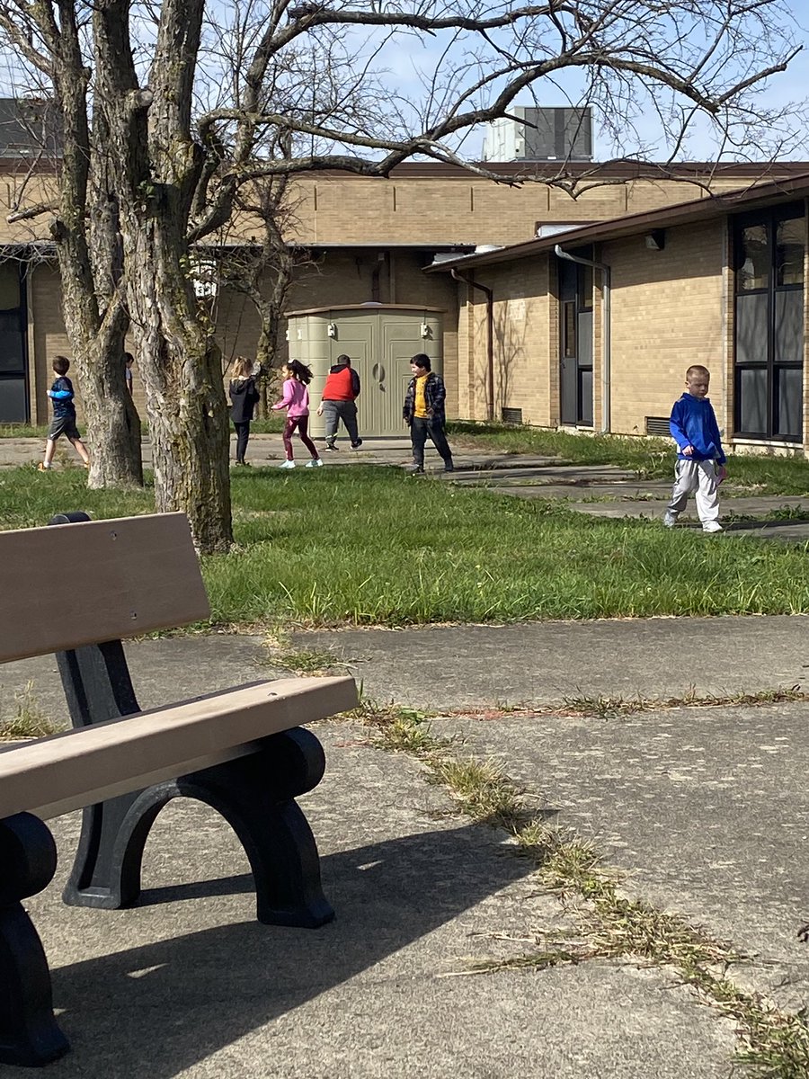 missplanera's tweet photo. After a hectic morning struggling with some of the technology not working, we took a 15 min break outside and my zoom kids went outside at home too ☀️ soaking up this weather while it lasts! @FosterLions #D142sped #engage142 https://t.co/FK4LkqMFGR