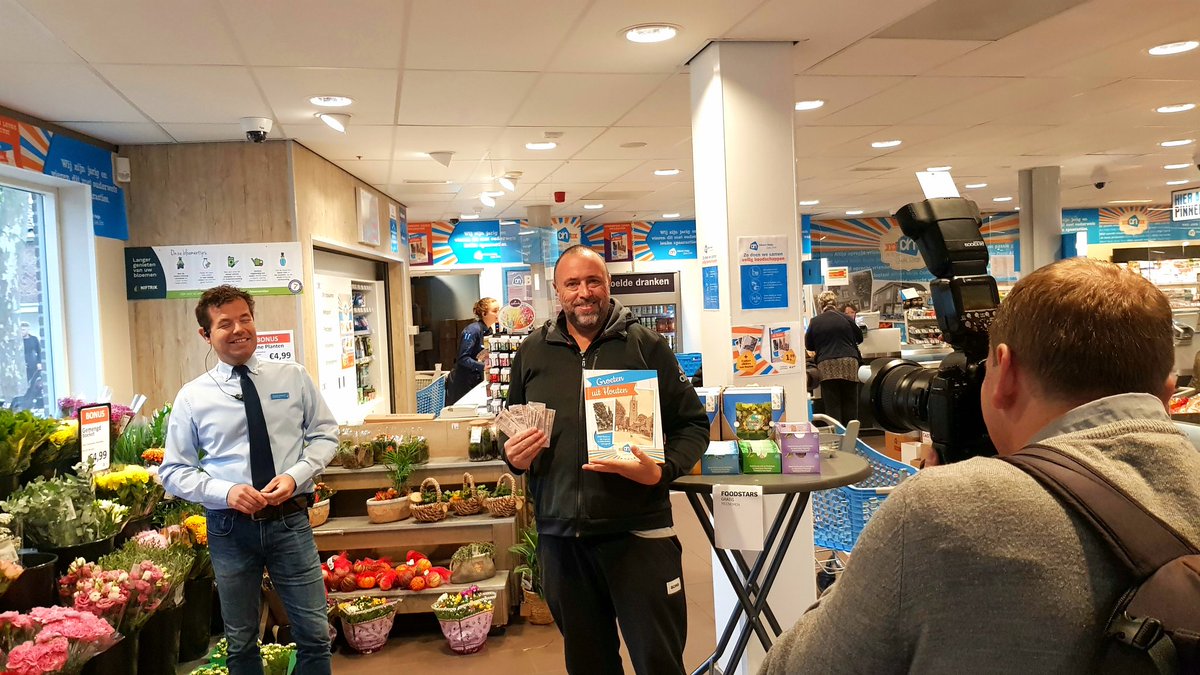 EricRoeske's tweet photo. Run op plaatjes van oud Houten, massaal sparen via supermarkt Albert Heijn Oude Dorp. Dinsdag in #Telegraaf_Utrecht https://t.co/c3jiUGcvrN