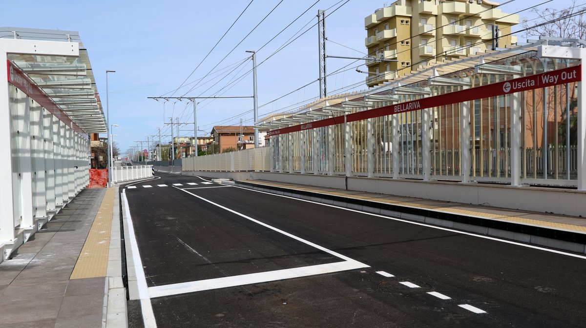 5/ The line parallels the Adriatic mainline rail, some 100-300 m inland from the existing trolleybus line. It uses a narrow dedicated corridor between the buildings and the rail, so it's partly single-tracked with passing loops at stations and an LRT-like signaling system