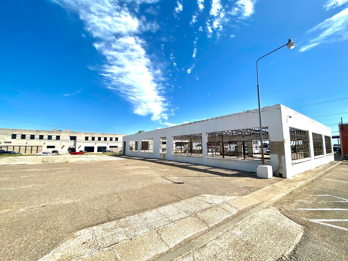 This transformation happening on Austin Ave is making progress! Stay tuned to see more 👀

#transformationtuesday