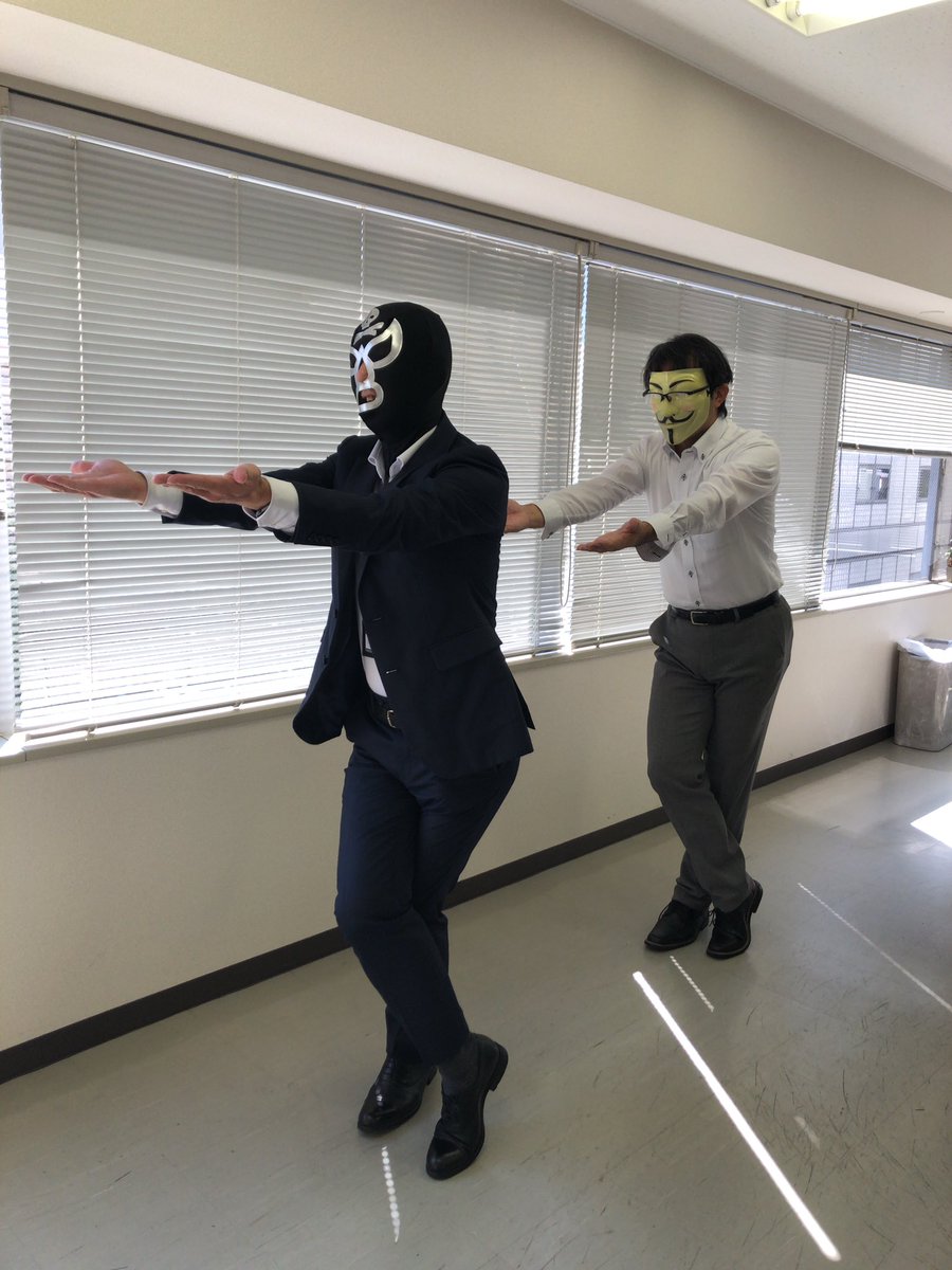 impress_corp's tweet photo. ｢ワシのポーズ」というよりご注文をいただきたいポーズですわ(笑)おっさんずA
★緊急告知★
書店向けWEB商談会でインプレスブースにご参加の書店様にカレンダー用A3が入るレジ袋 100枚をプレゼント先着10社です！お急ぎください　#書店向けWeb商談会 #おっさんずヨガチャレンジ #おっさんずヨガ #ヨガ https://t.co/en7W2pa6io