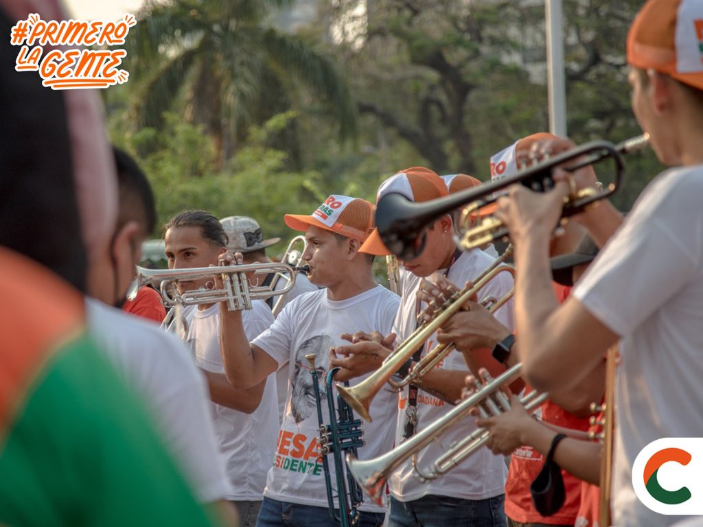 GpedrazaM's tweet photo. La marea naranja se hizo presente en el parque urbano. El apoyo es contundente! Unidos haremos historia por una Bolivia mejor. #PrimeroLaGente https://t.co/Pxxtcp0Y0g