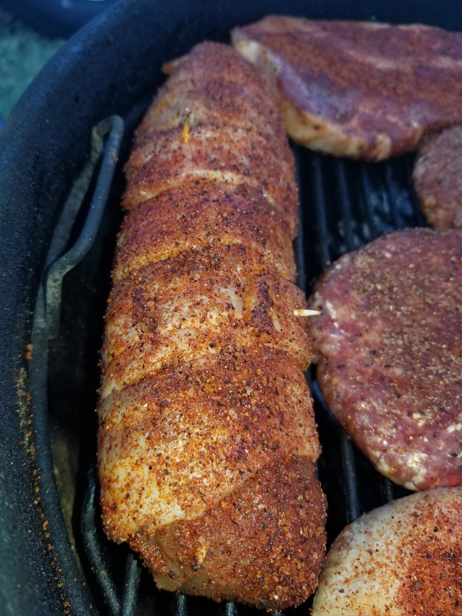 MrBBQ68's tweet photo. Lil grilling action, from Bartlett Texas. Since I was off work a little early today. Dinner for the wife and I. 
Have a great and blessed evening. https://t.co/C1DqVW6AV7
