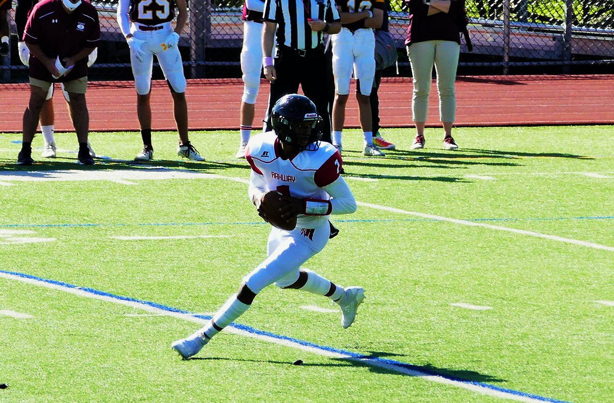 NANNPHOTO51's tweet photo. NJ HS football Summit vs Rahway photos and digital at https://t.co/ex6QCy9kKN
#njhsfootball #NJHSFootball #SummitHS #RahwayHS #UnionCountyFootball #MidState38Football #SummitFootball #RahwayFootball https://t.co/nRIEeiEIBZ