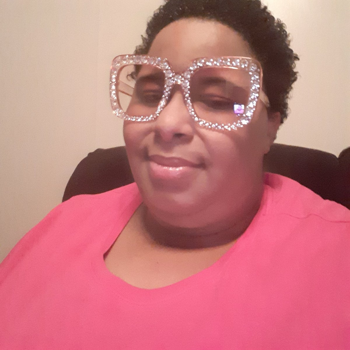 Rissaluvem's tweet photo. Hey #alsinanation I hope yall wearing yall pink today for @AugustAlsina #PrettyInPink #Prettychallenge #Pretty Tuesday #BreastCancerAwarenessMonth also #Pink glasses by @realkingzsleep @RichXFitshop thanks love them https://t.co/45W1GatKcF