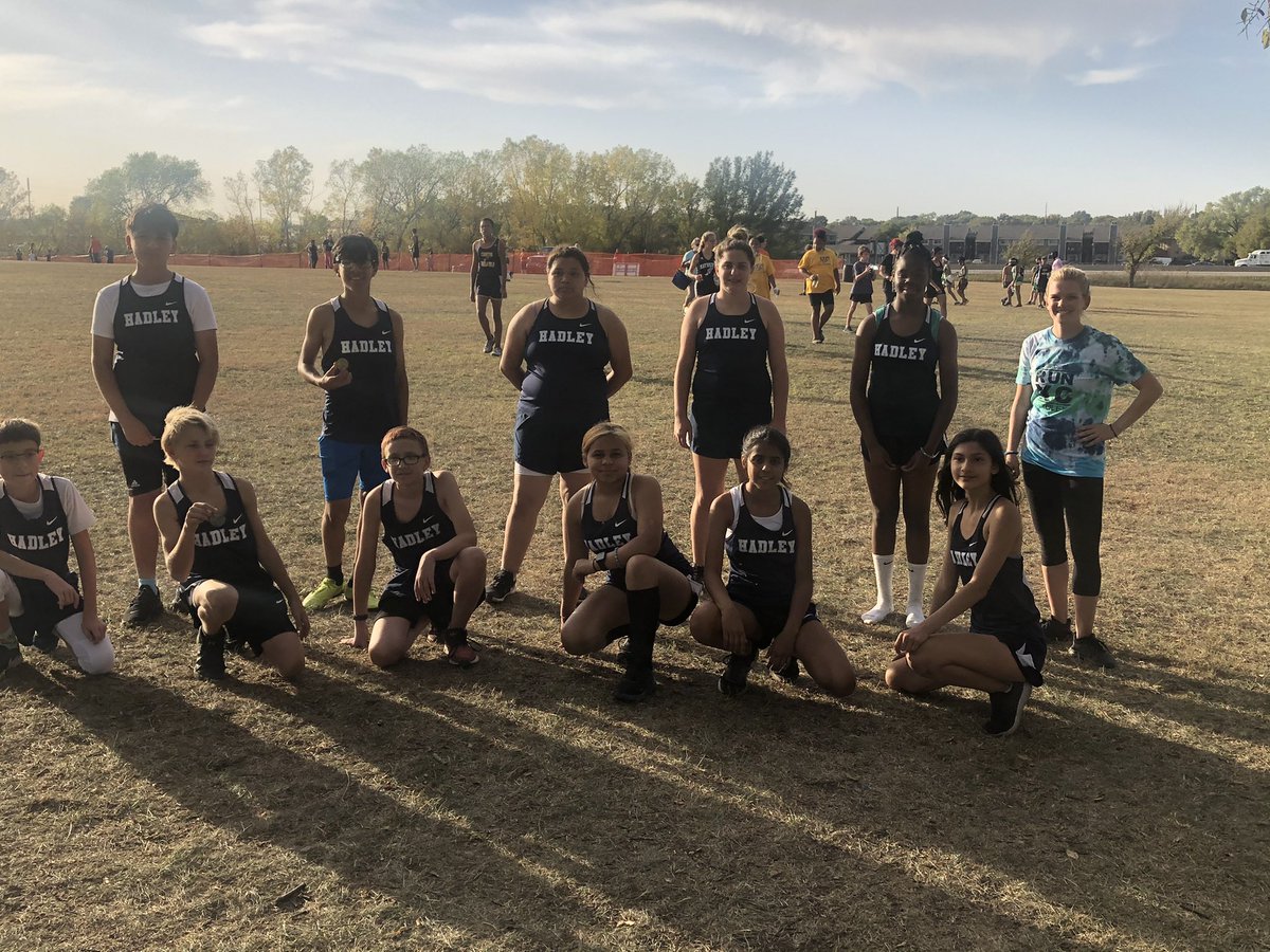HadleyUSD259's tweet photo. Hadley Cross Country Team finished the season strong!  Super proud of their effort and hardwork this season. Way to represent Hadley! https://t.co/ZFoMTHui2M