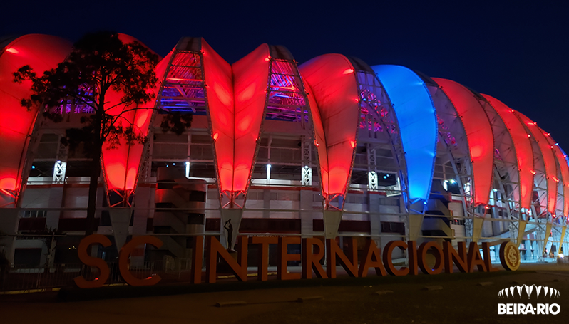 SCInternacional's tweet photo. Beira-Rio iluminado pelo Dia Mundial de Conscientização da Trombose. Data, que ocorre no 13 de outubro, estimula a divulgação de sintomas e meios de prevenção da doença. Saiba mais: https://t.co/WTzck1JX1Q https://t.co/najHNHWRFd