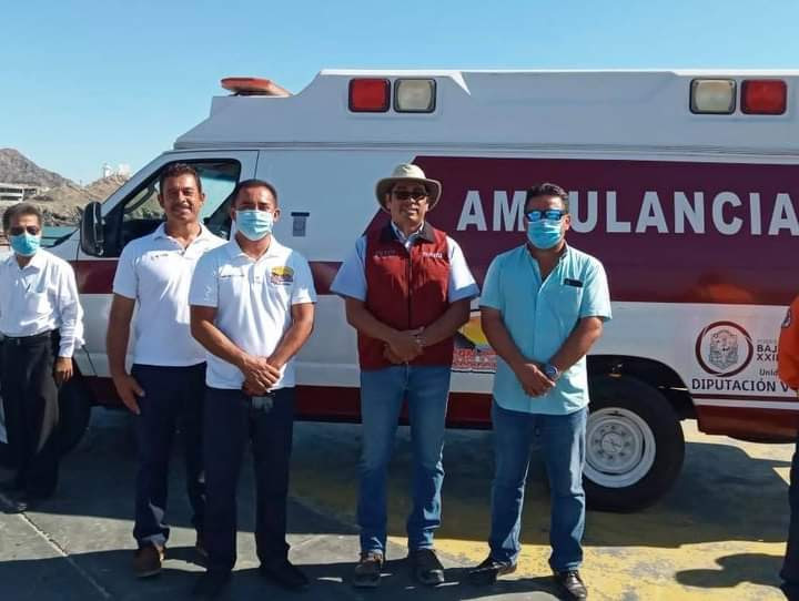CambioBC's tweet photo. Dip. Molina entrega a la comunidad de San Felipe una ambulancia, con lo cual cumple promesa de ... 
https://t.co/jCfKe4ENKG via @CambioBC https://t.co/iutYlO5w6F