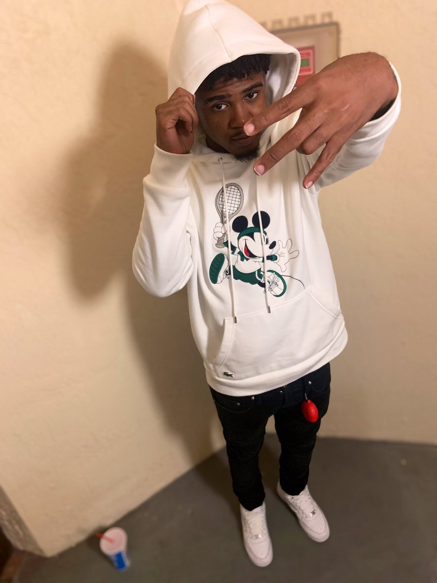 cap_skylark's tweet photo. i rather stick myself because ion like being friendly 🧸💚
#LongLiveTaee🙏🏽 https://t.co/BZWYDAjy96