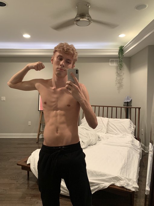 Way more blond just as much dick https://t.co/BOSDswuYbu