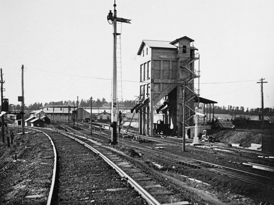 Ararat's unique coal stage with reinforced concrete hopper coaling tower, built in the late 1920s.Museums Victoria Collections  https://collections.museumsvictoria.com.au/items/795908 