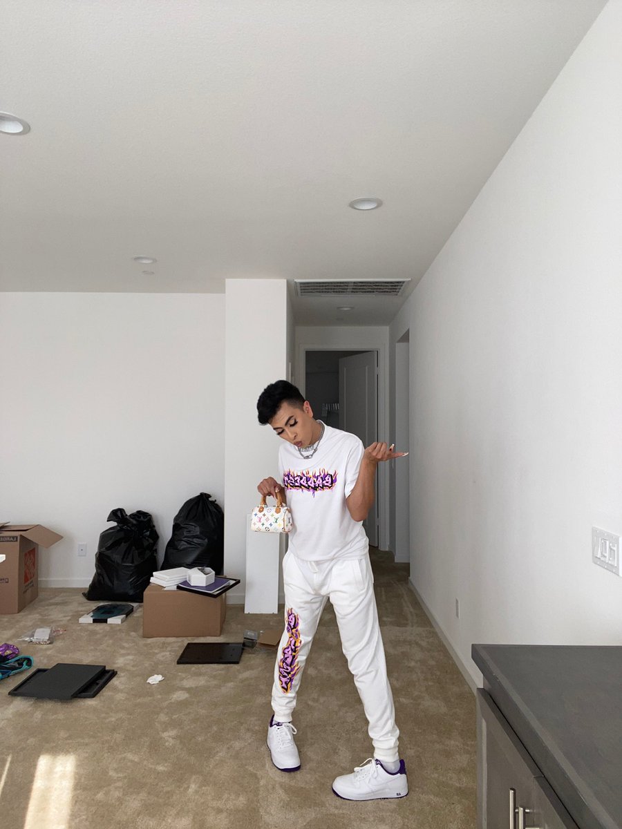 𝕭𝖆𝖉𝖉𝖊𝖘𝖙🤍 this FRIDAY! 3:30PM PST✨ you’re gonna love it!😭💜