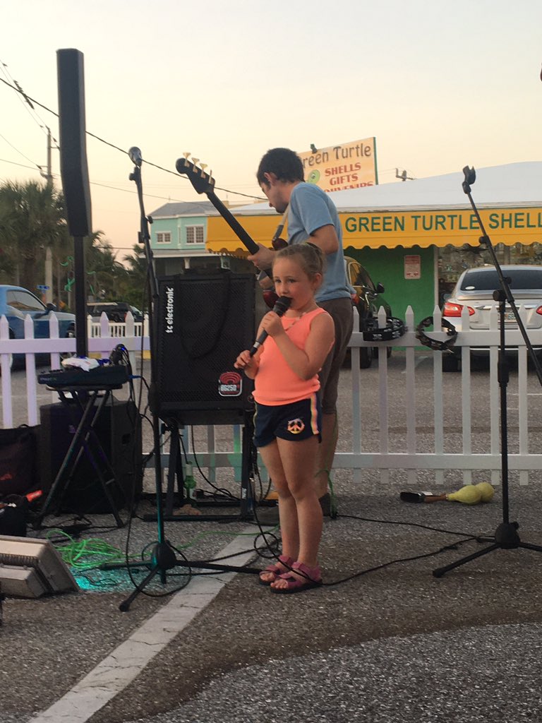 JBS_Principal's tweet photo. Look who I found in Florida! @GCBassoBeats daughter singing 🎤 “Let it Go” She did awesome! 💙💛 #gisonefamily https://t.co/NhvOyzYqEJ