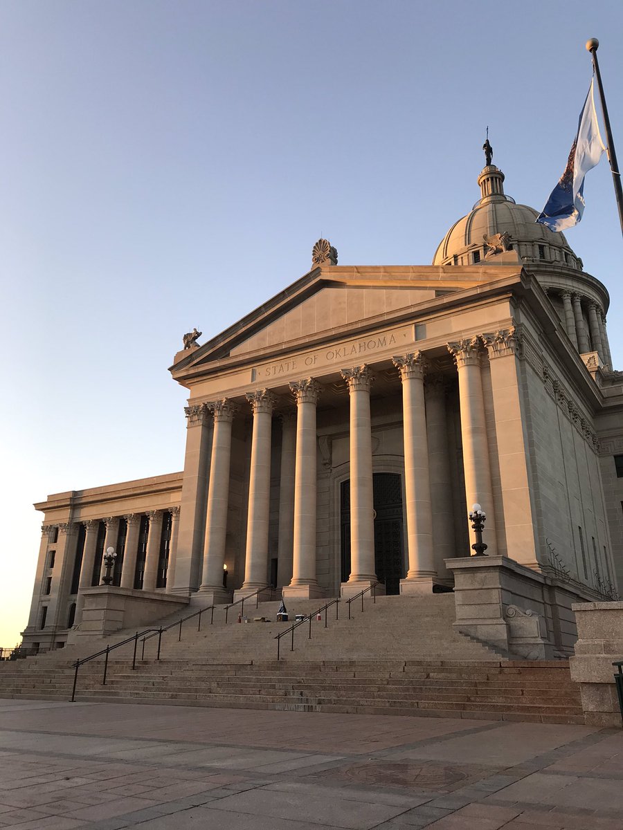 D5Studio's tweet photo. Getting some evening glow at the OK State Capitol. Almost show time for the lighting mock-up. https://t.co/EE51TooWea