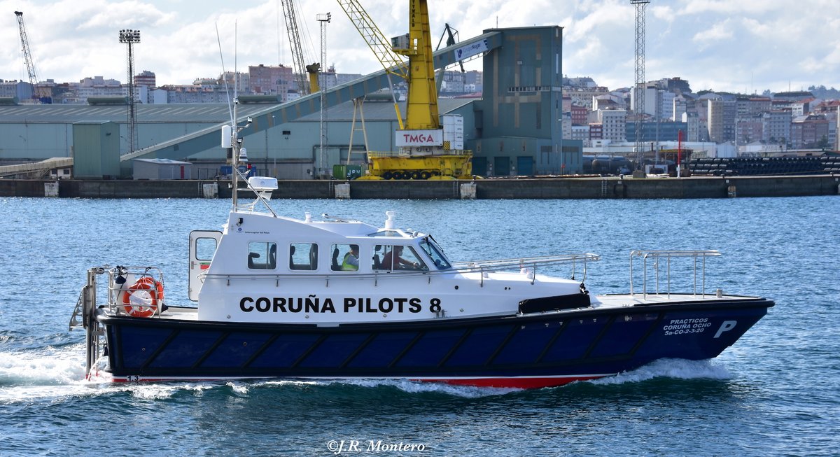 JrmontyR's tweet photo. La nueva lancha #PracticosCoruñaOcho fue presentada esta mañana a los medios y autoridades del puerto de A Coruña. Fabricada en las factorías de @SafehavenMarine en #Cork. @CorunaP @PuertoACoruna @practicospuerto https://t.co/mK2bHS0mQm
