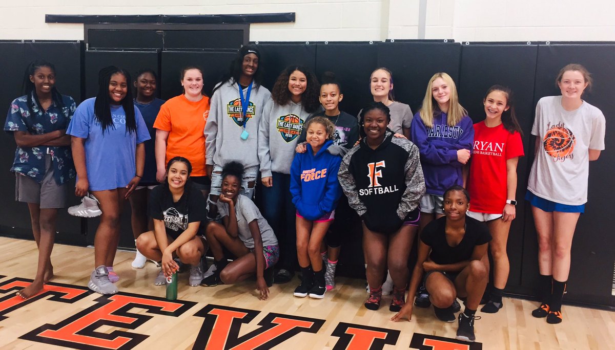 🏀🏀 Za’naria Robinson has committed to the University of Arkansas Little Rock! We are all so proud of you!! 🖤🧡

<a href="/RZanaria/">zanariaR</a> <a href="/TbWbasketball1/">TBWbasketball1</a> <a href="/tlownsdale/">Tim Lownsdale</a>