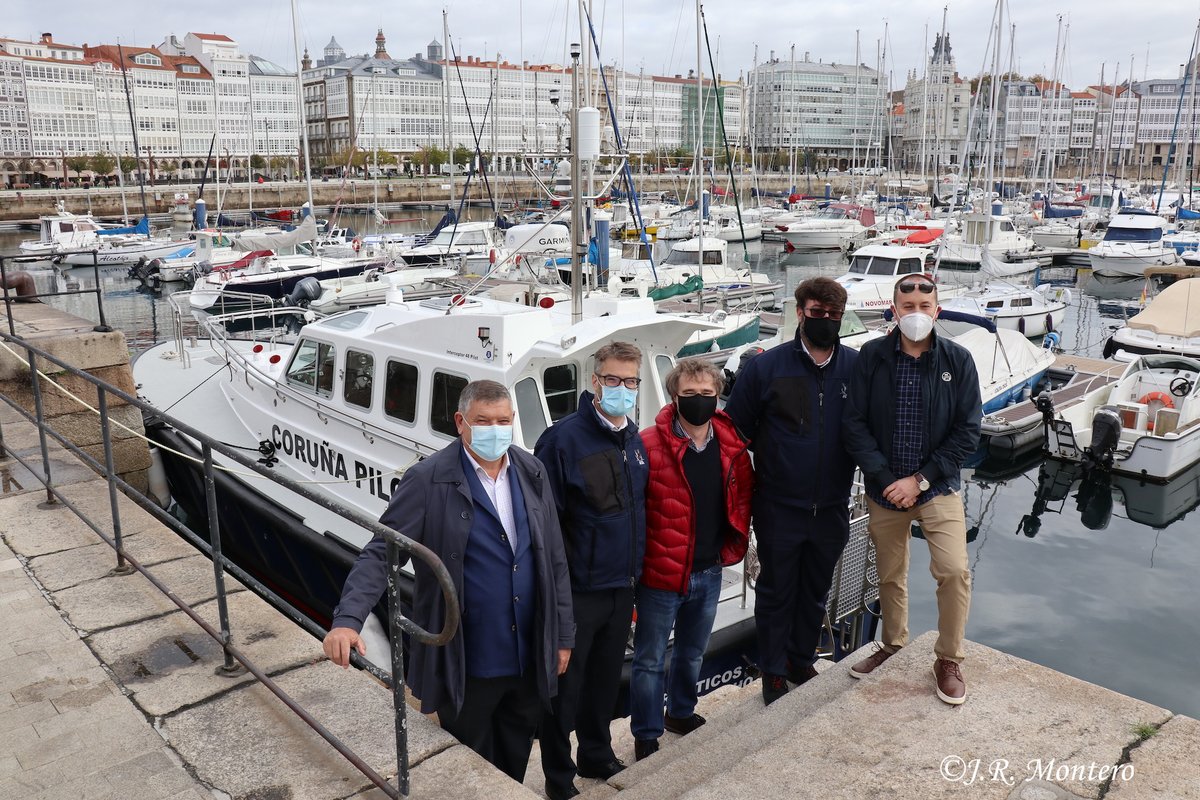 La nueva lancha #PracticosCoruñaOcho fue presentada esta mañana a los medios y autoridades del puerto de A Coruña. Fabricada en las factorías de <a href="/SafehavenMarine/">Safehaven Marine</a> en #Cork. <a href="/CorunaP/">Coruña Pilots</a> <a href="/PuertoACoruna/">Puerto de A Coruña</a> <a href="/practicospuerto/">Prácticos de Puerto</a>