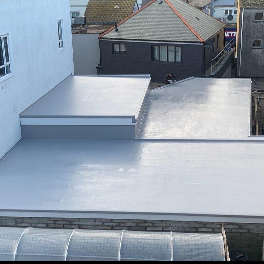 RestecRoofing's tweet photo. You don't see the Light Grey version of Flexitec 2020 too often, but when you do it can look great 👌This three-level flat roof has been completed by Braddon Building & Roofing 👌 #Flexitec2020 #ResTec #GRP #liquidroofing #UKmanufacturing https://t.co/zrDo4TiXsK