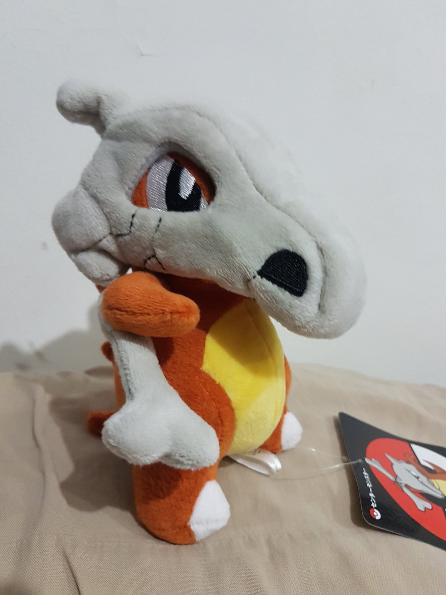 AlinaVanMode's tweet photo. Me regalaron un Cubone, y descubrí cómo se ve sin la calavera de su mamá  😭 https://t.co/1rEmMwVWCl